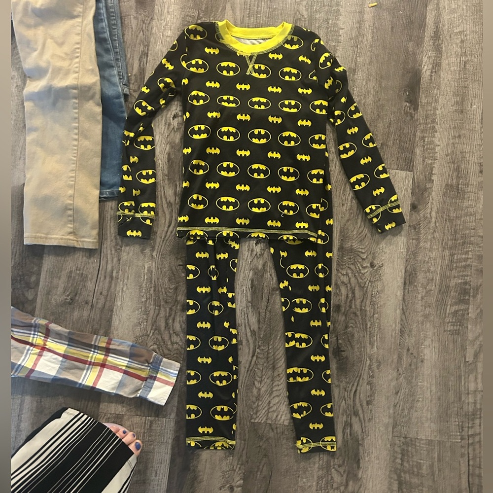 Boys size 7 bundle lot, 6 jeans, 2 long shirts, 5 tee, 1pj - Picture 7 of 8